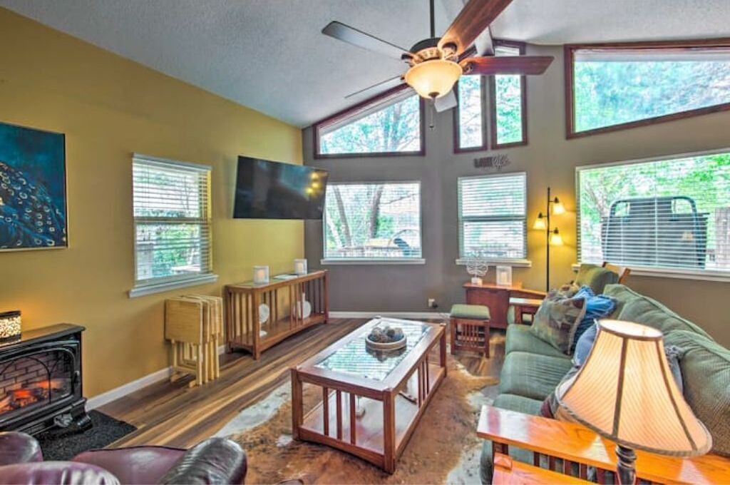Photo of Livingroom in Berryville
