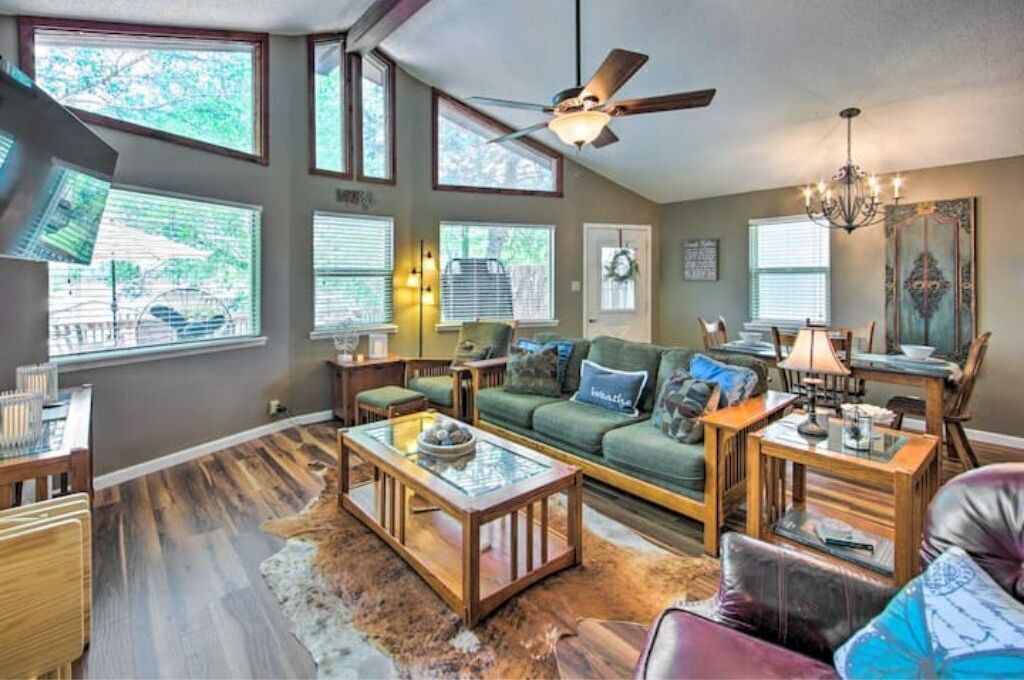 Photo of Livingroom in Berryville