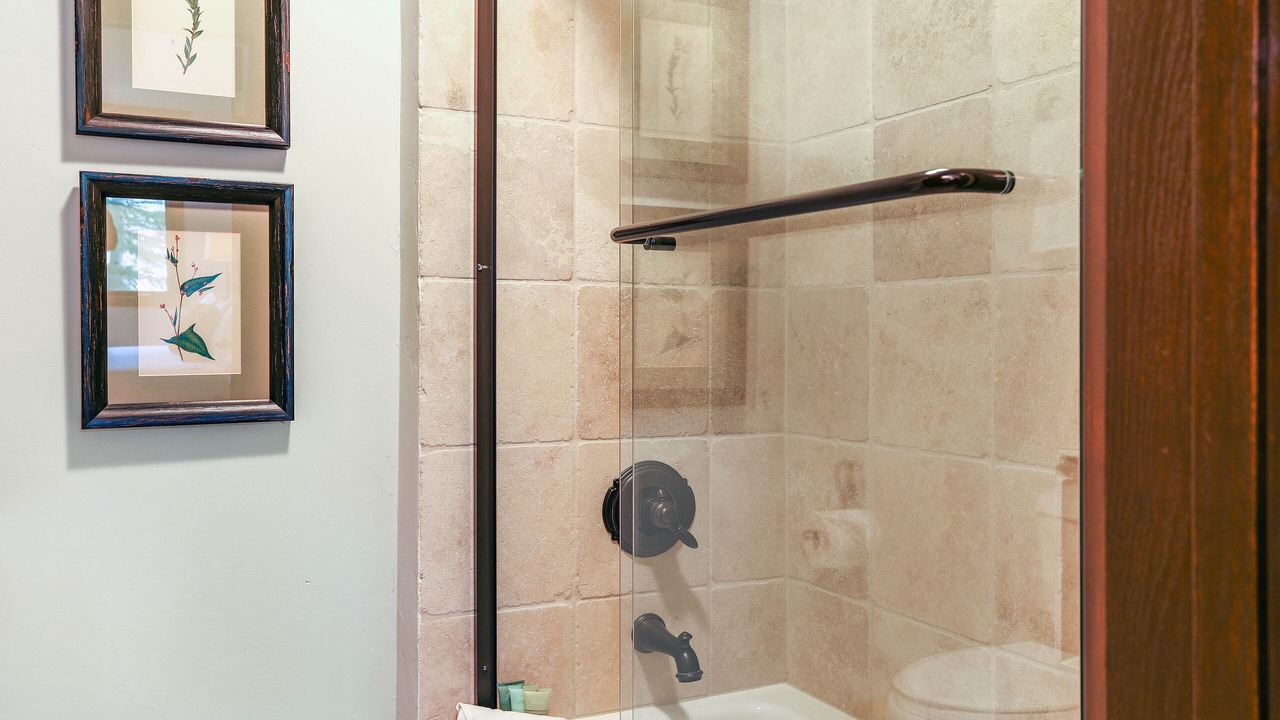 Photo of Bathroom in Highlands Townhomes
