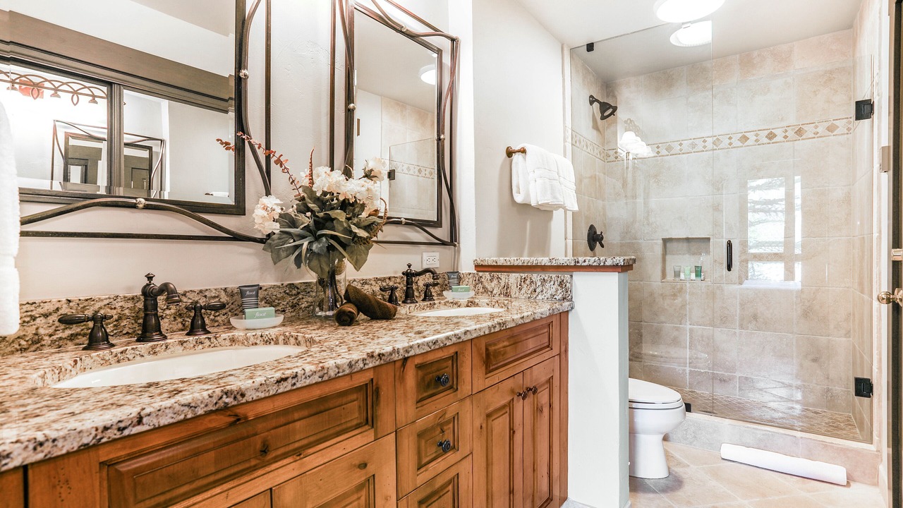 Photo of Bathroom in Highlands Townhomes