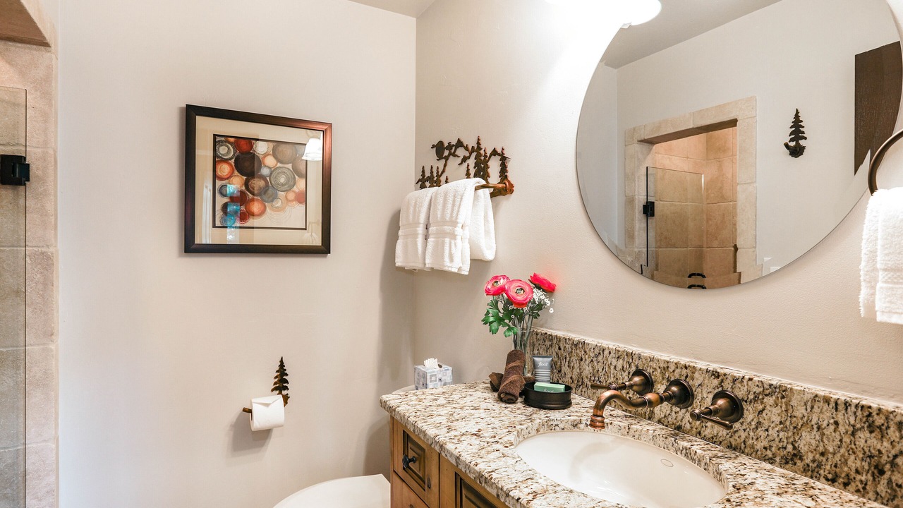 Photo of Bathroom in Highlands Townhomes