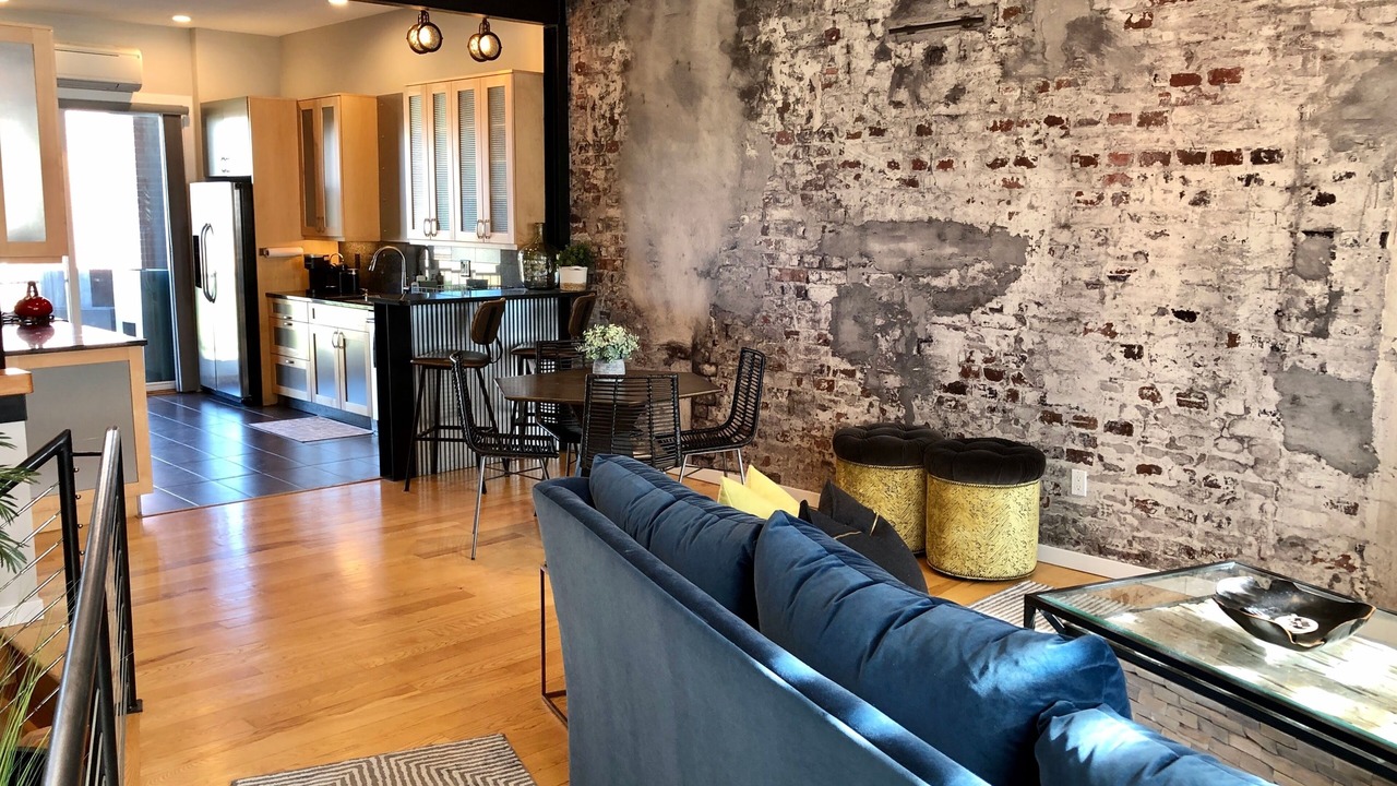 Photo of Livingroom in North Central Westminster