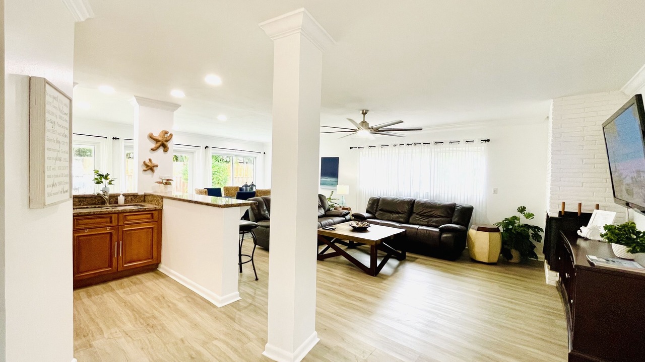 Photo of Livingroom in Dolphin Isles