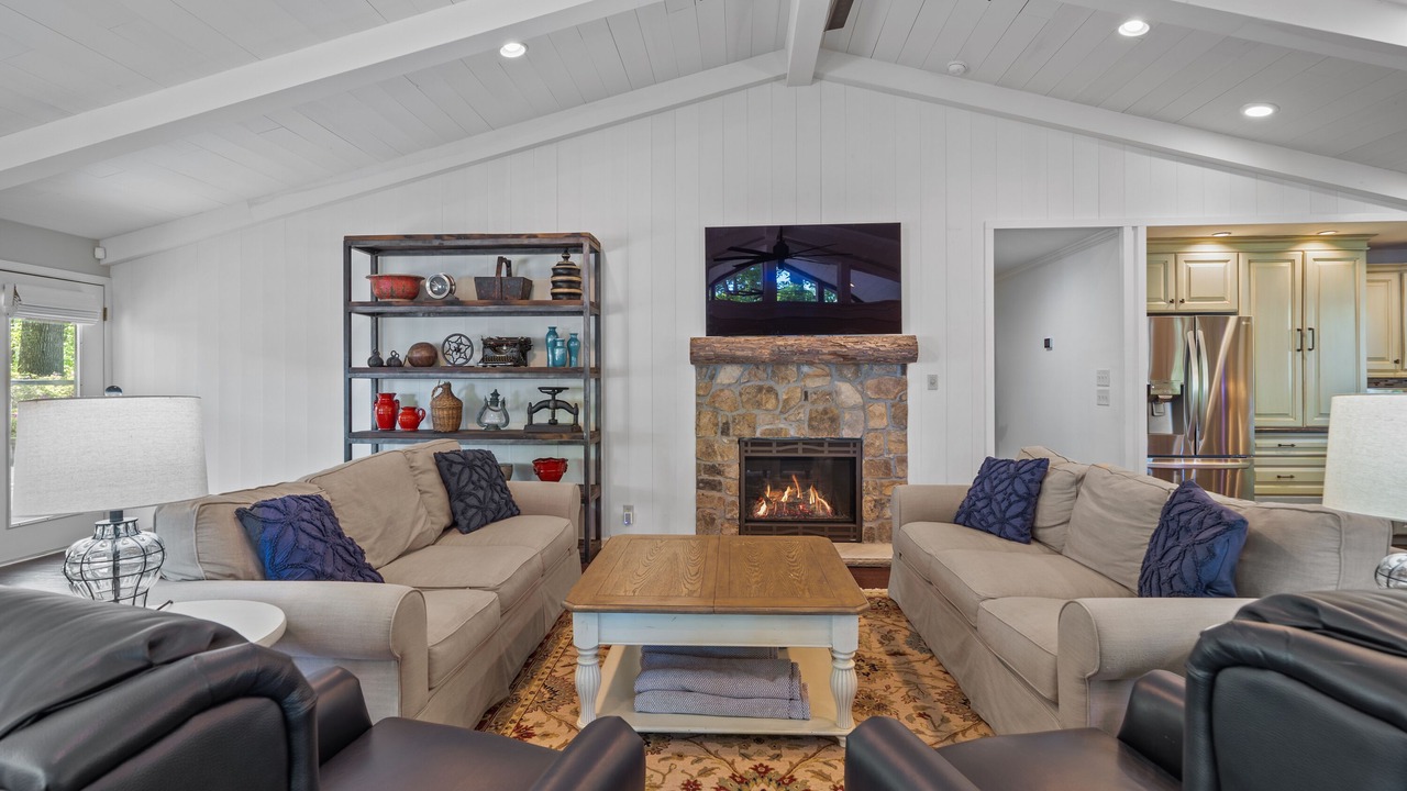 Photo of Livingroom in Lake Oconee