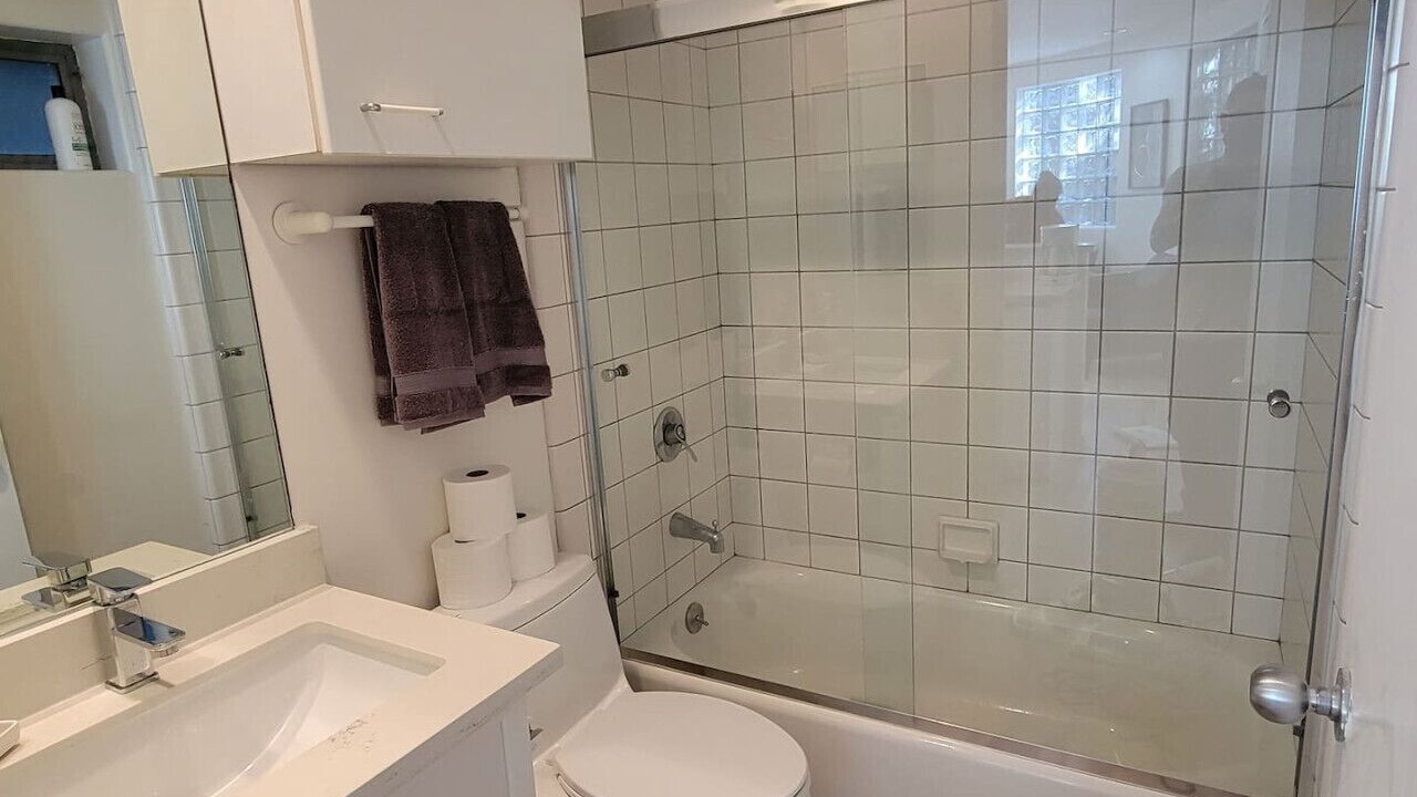 Photo of Bathroom in Marina Peninsula
