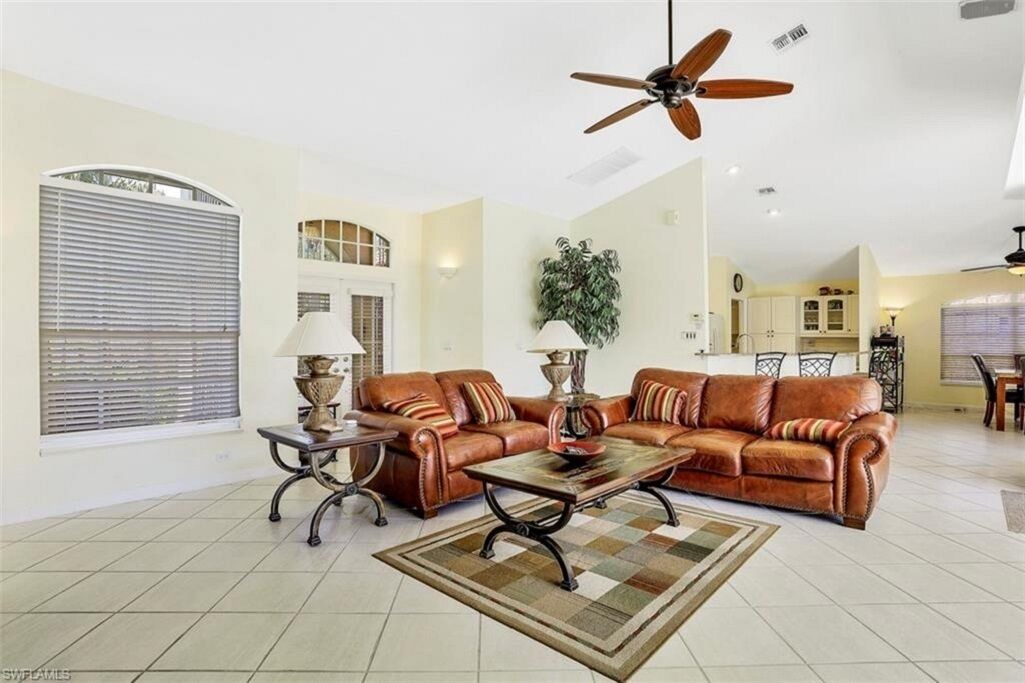 Photo of Livingroom in Central Naples