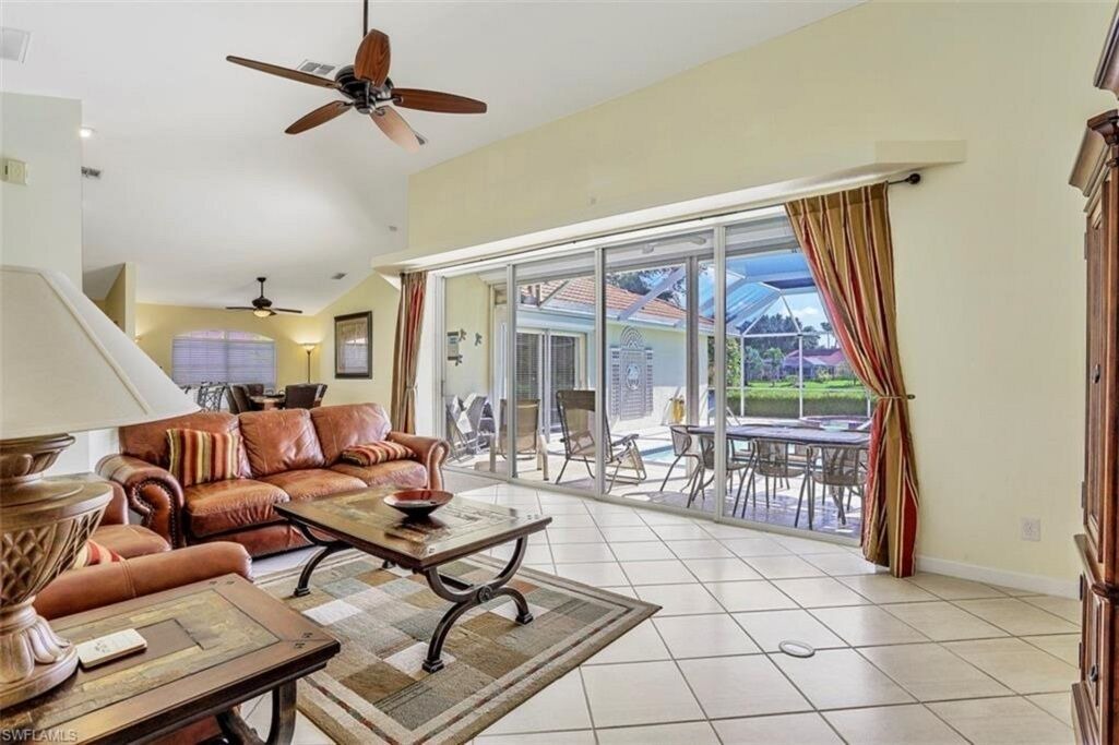Photo of Livingroom in Central Naples