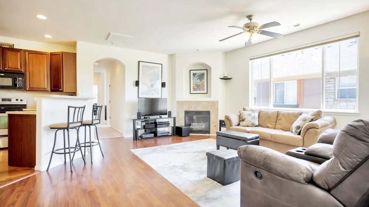 Photo of Livingroom in North Central Westminster