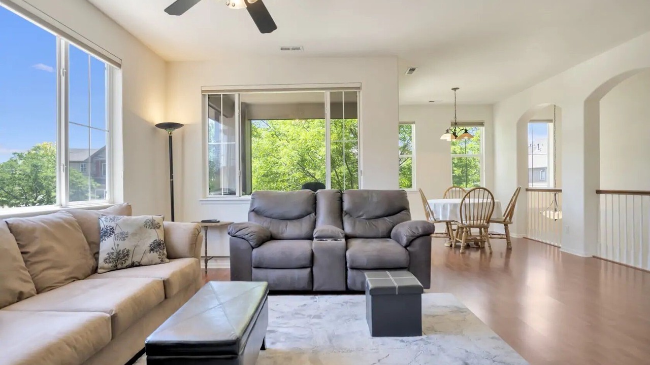 Photo of Livingroom in North Central Westminster