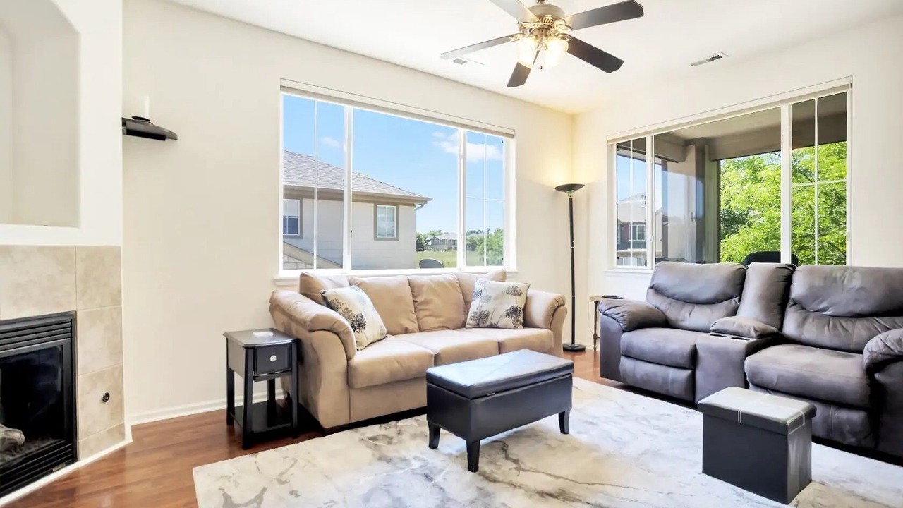 Photo of Livingroom in North Central Westminster
