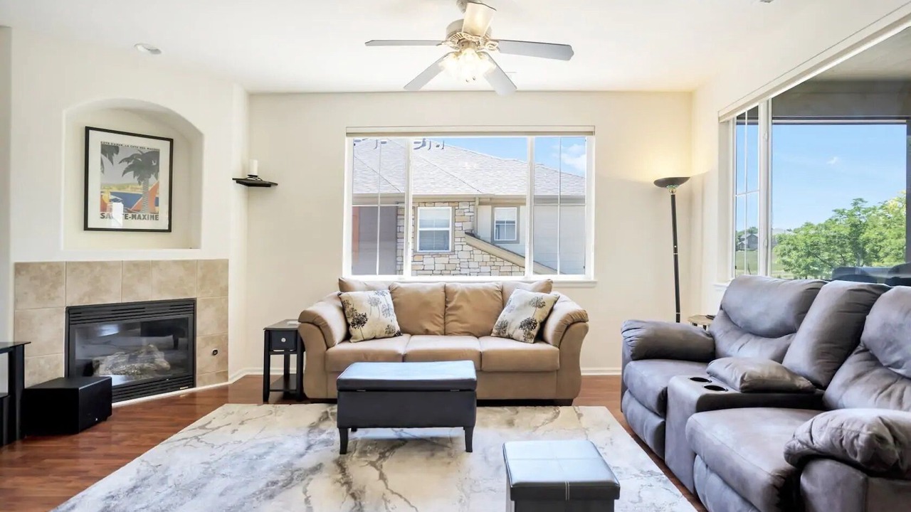 Photo of Livingroom in North Central Westminster