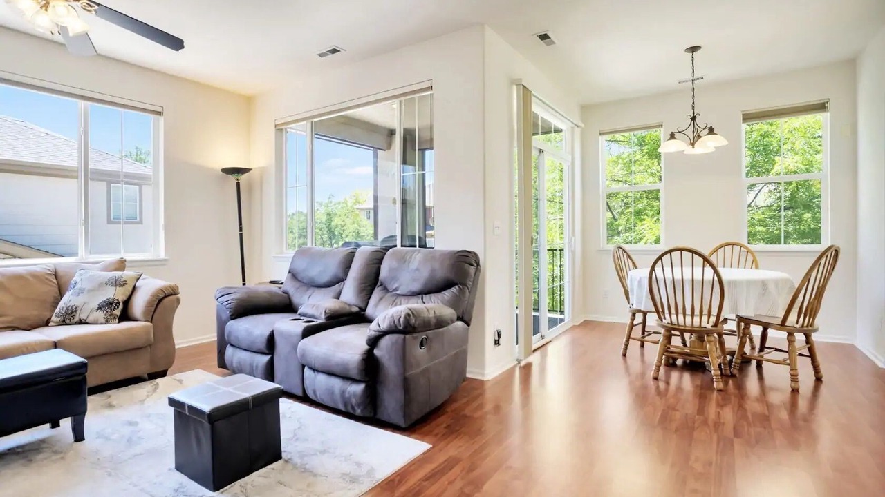 Photo of Livingroom in North Central Westminster