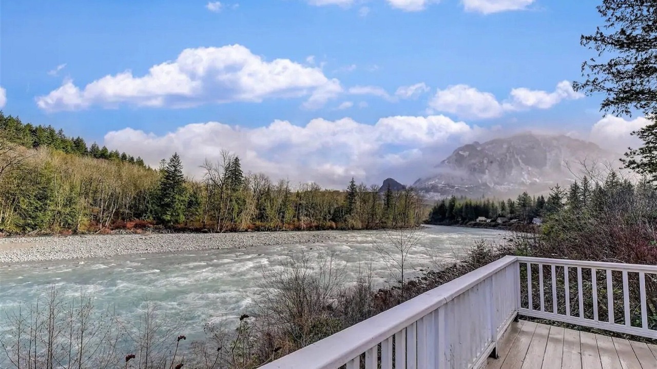 Photo of Outdoor in Gold Bar