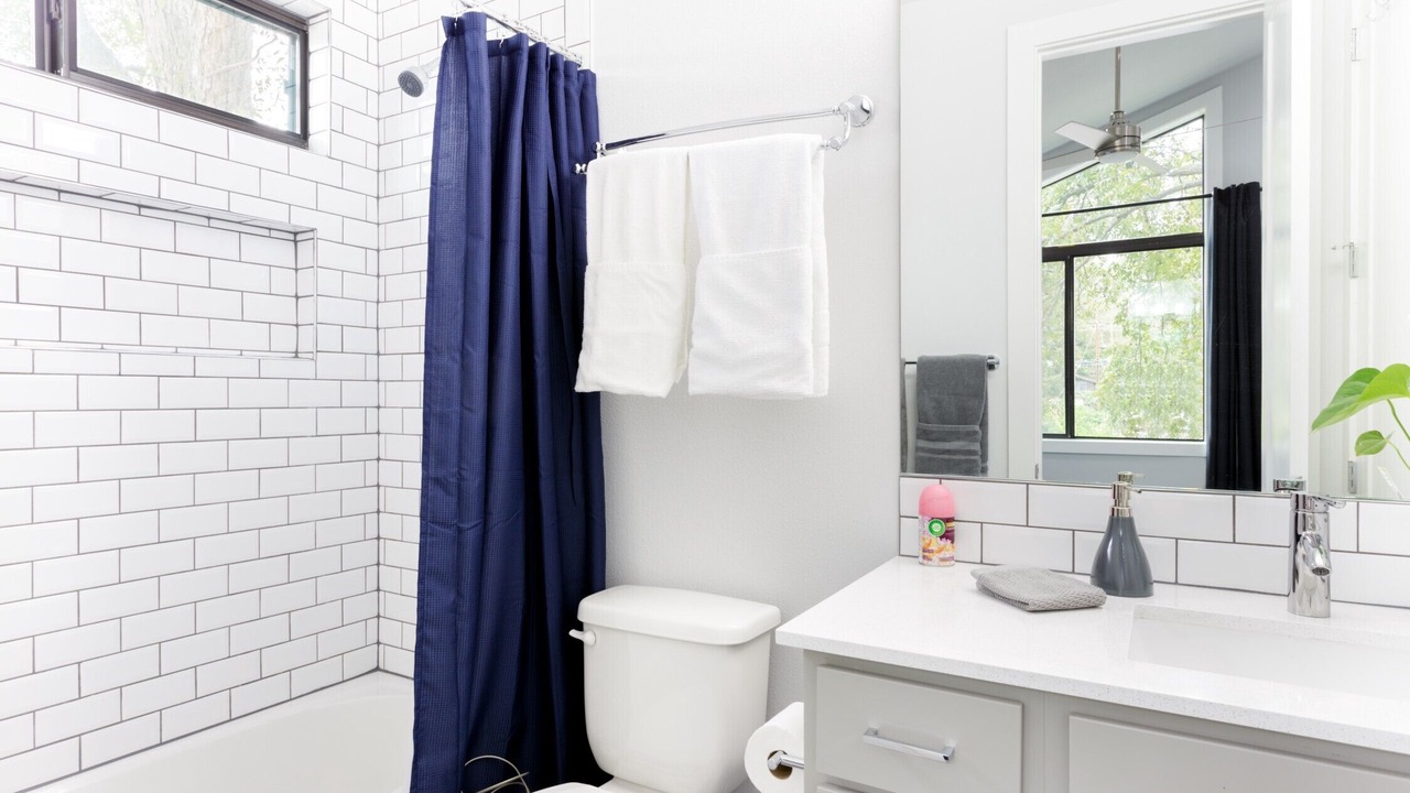 Photo of Bathroom in East Cesar Chavez