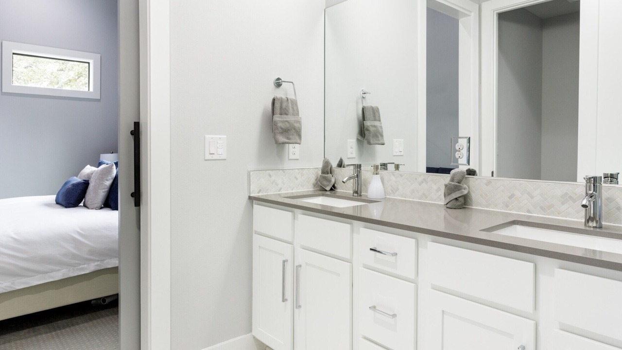 Photo of Bathroom in East Cesar Chavez