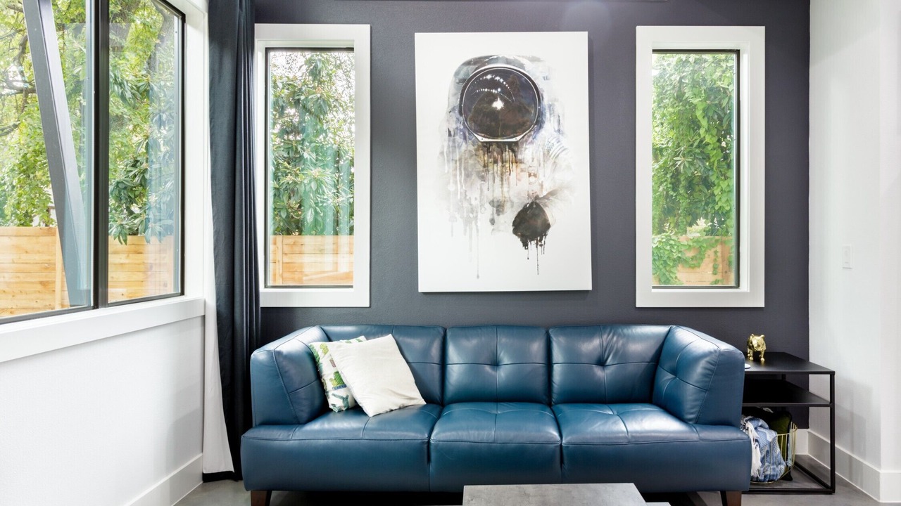 Photo of Livingroom in East Cesar Chavez