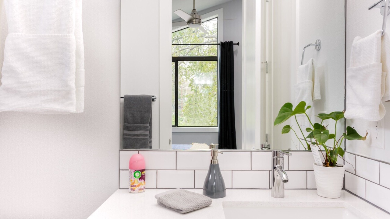 Photo of Bathroom in East Cesar Chavez