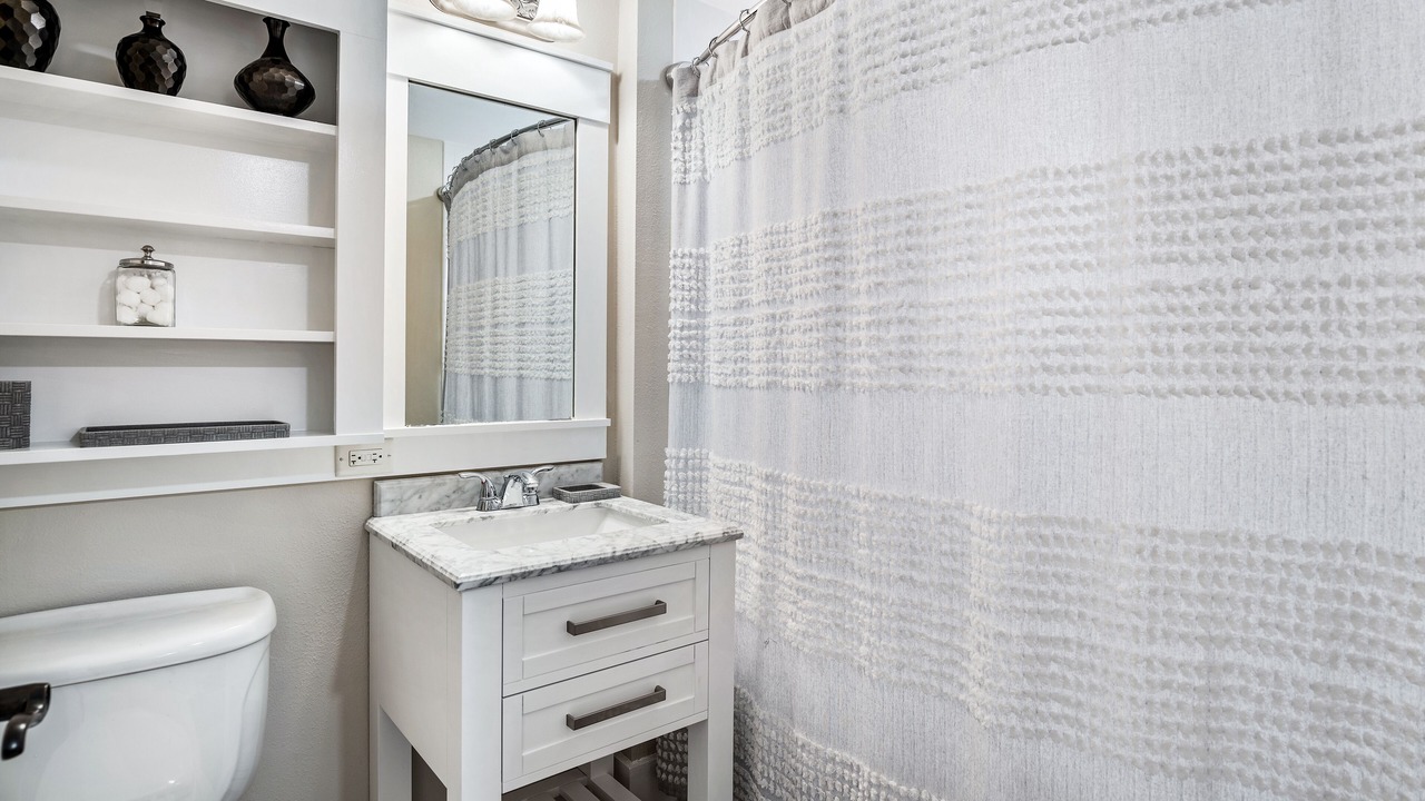 Photo of Bathroom in Baytowne Wharf