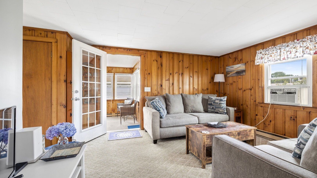 Photo of Livingroom in Eastward Look