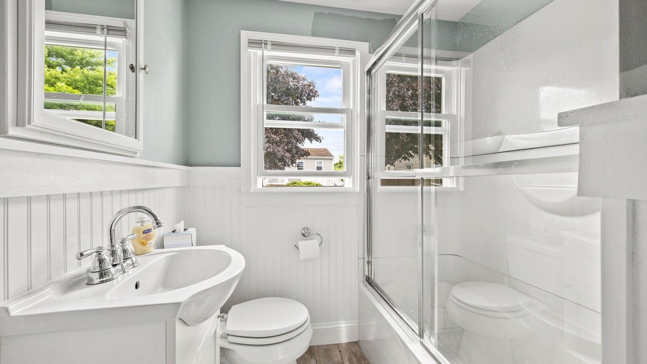Photo of Bathroom in Eastward Look
