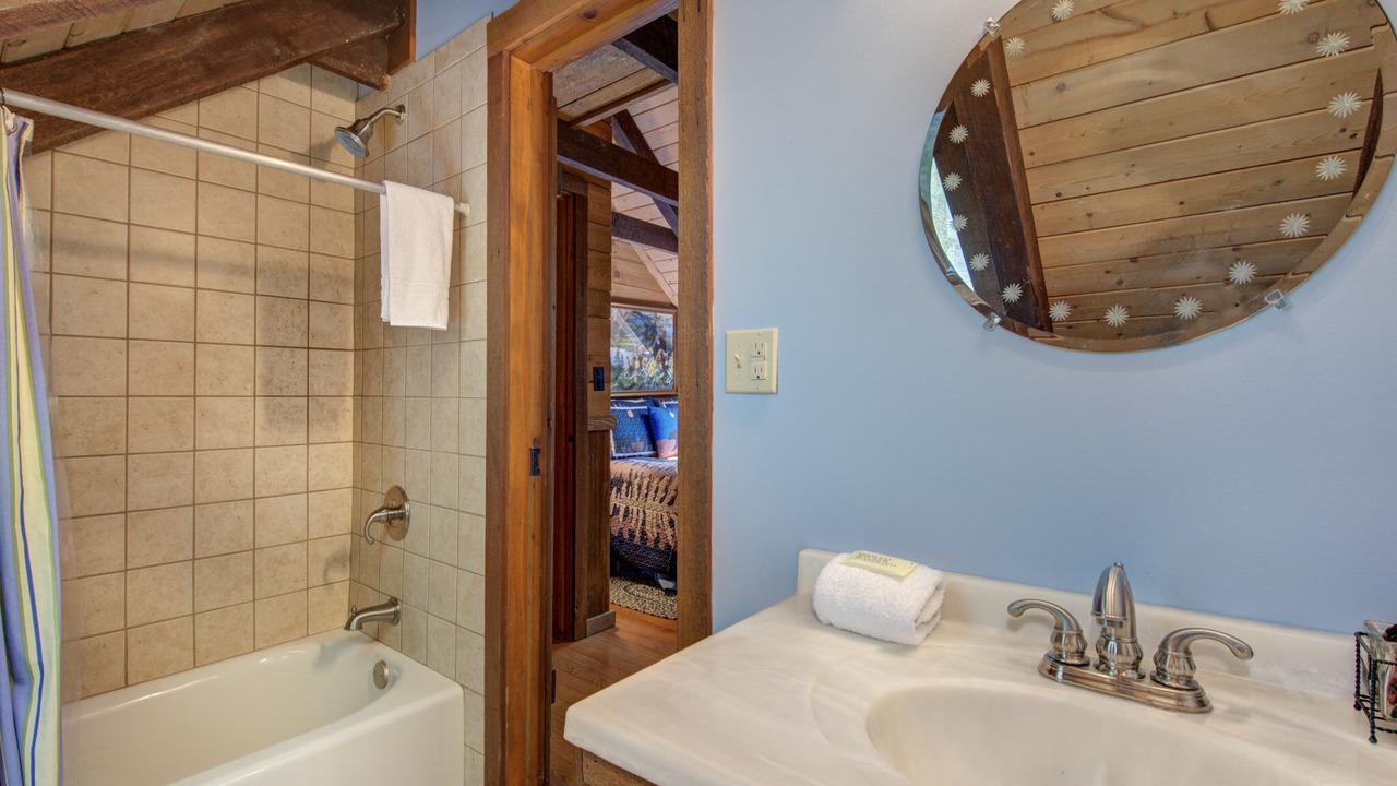 Photo of Bathroom in Cosby