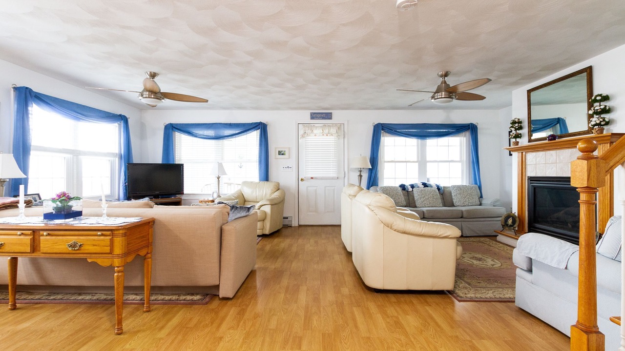 Photo of Livingroom in Eastward Look