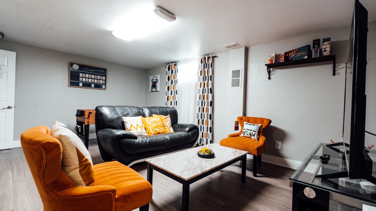 Photo of Livingroom in Aurora