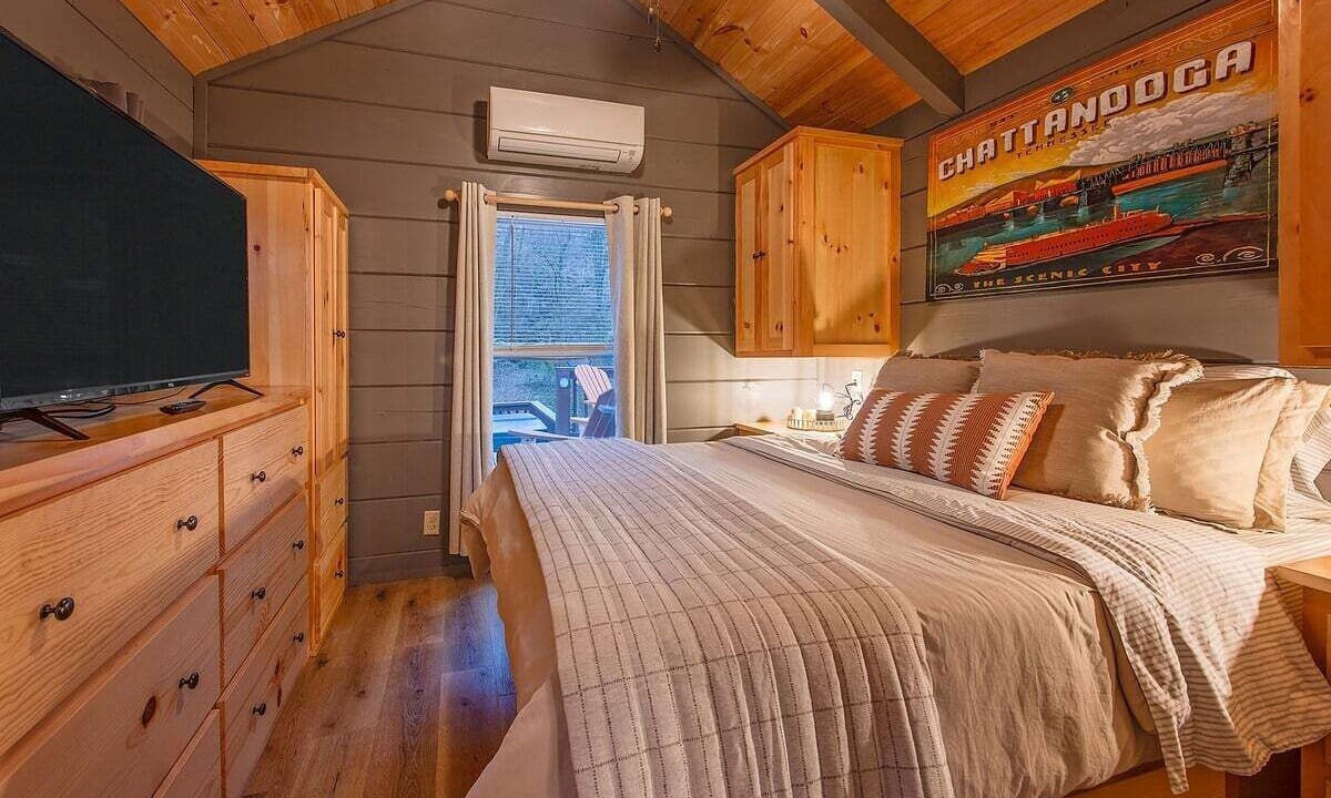 Photo of Bedroom in Lookout Valley Neighborhood Association