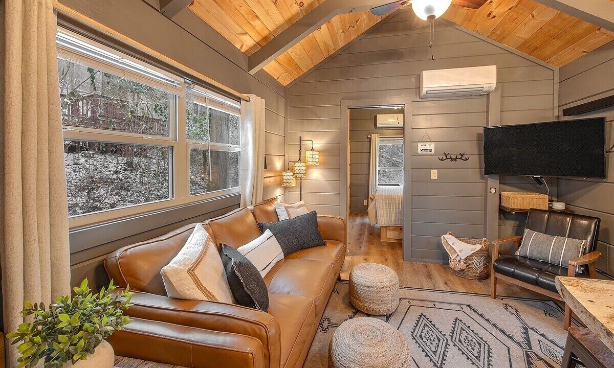 Photo of Livingroom in Lookout Valley Neighborhood Association