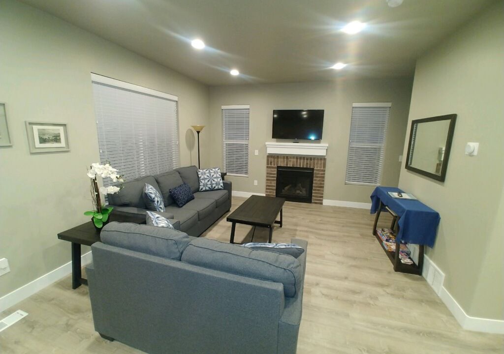 Photo of Livingroom in Midvale