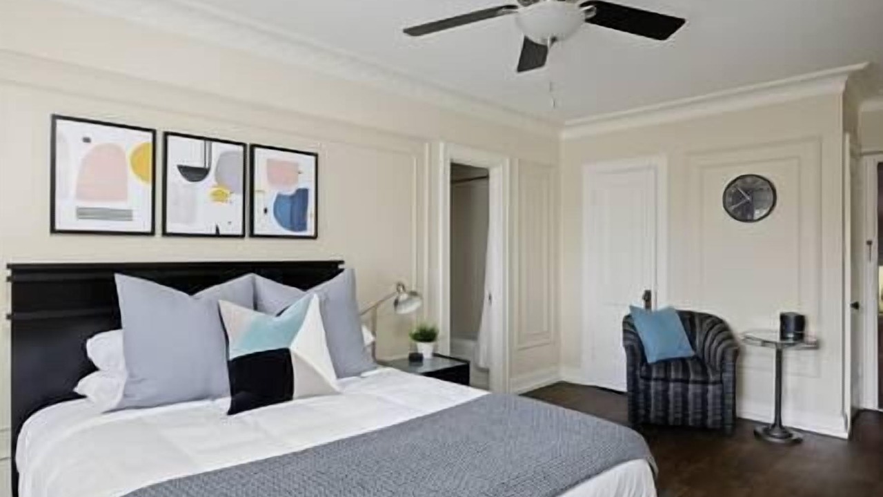 Photo of Bedroom in West Plaza