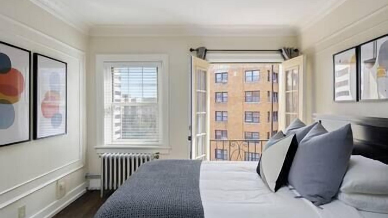 Photo of Bedroom in West Plaza