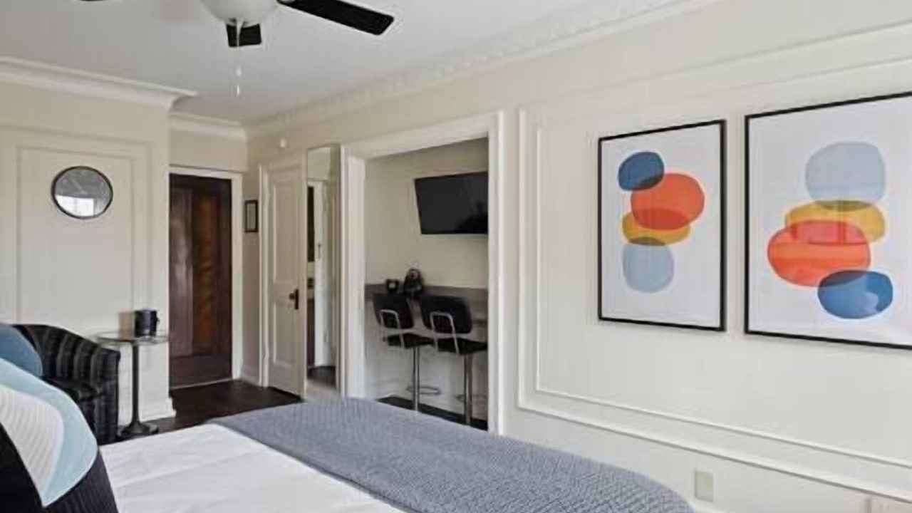 Photo of Bedroom in West Plaza