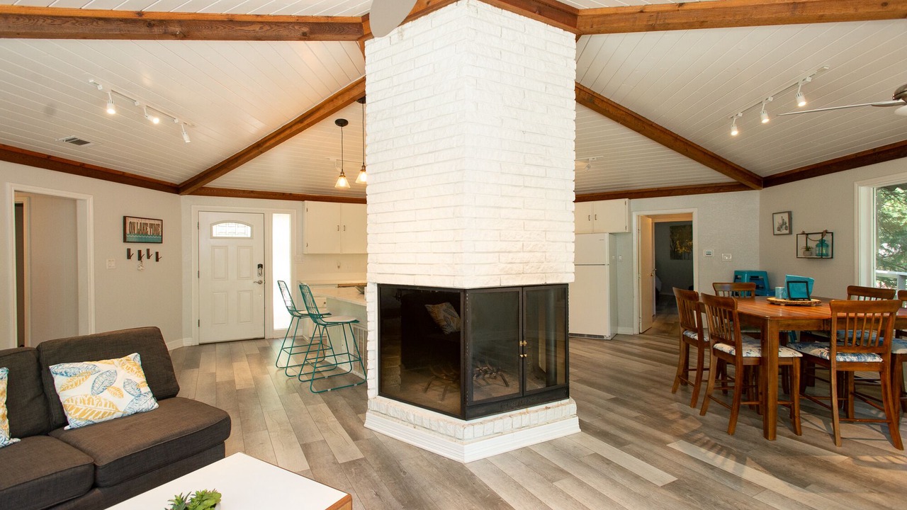 Photo of Livingroom in Enchanted Oaks