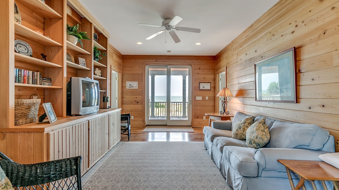 Photo of Livingroom in North Litchfield Beach