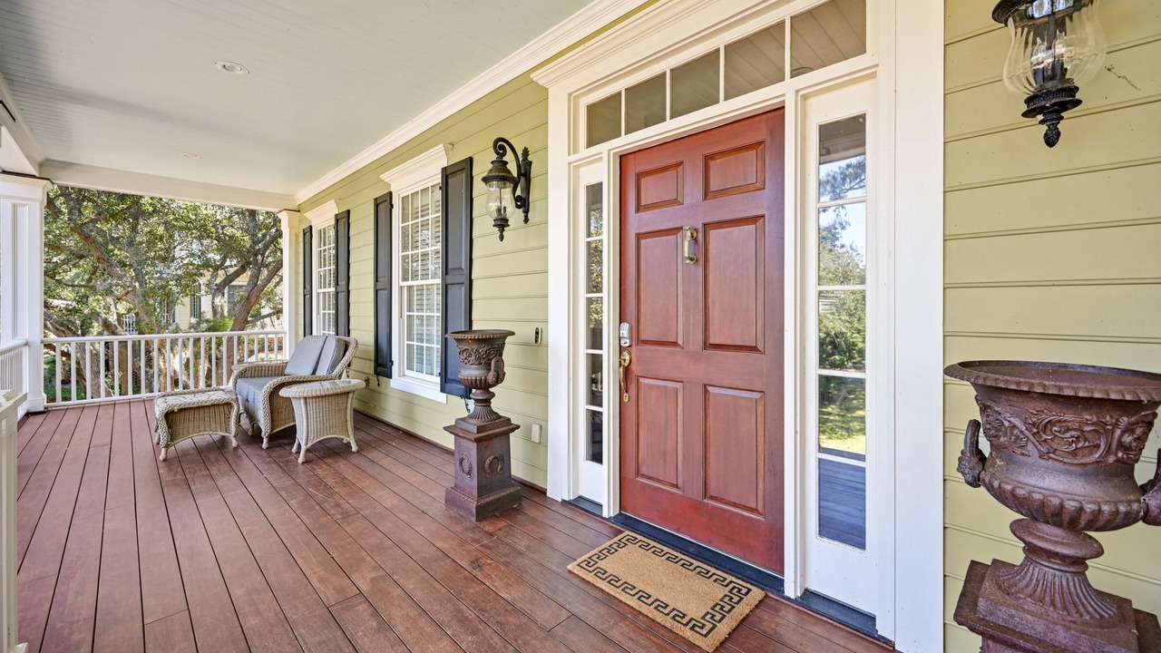 Photo of Patio Balcony in Debordieu Colony