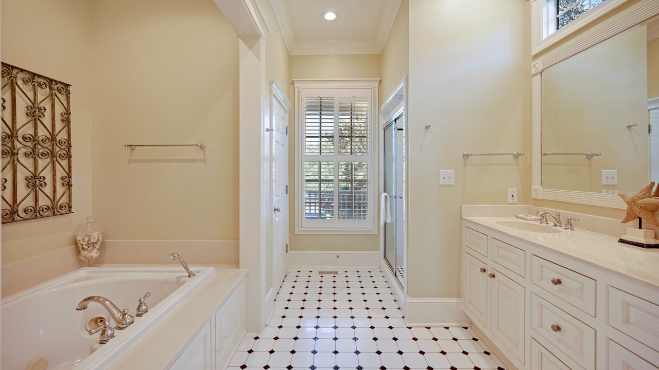 Photo of Bathroom in Debordieu Colony