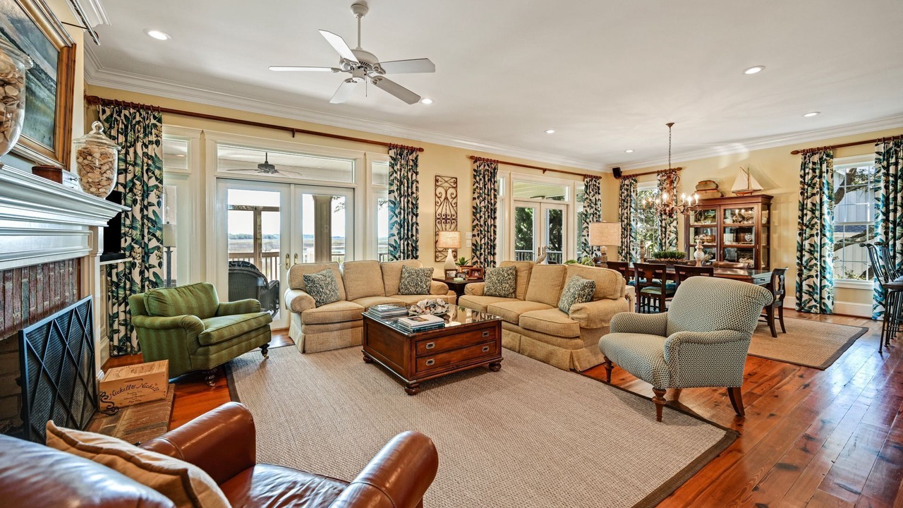 Photo of Livingroom in Debordieu Colony