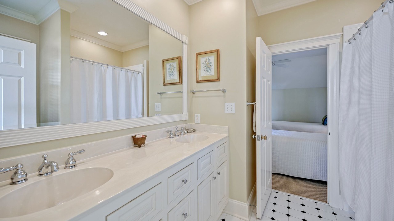 Photo of Bathroom in Debordieu Colony