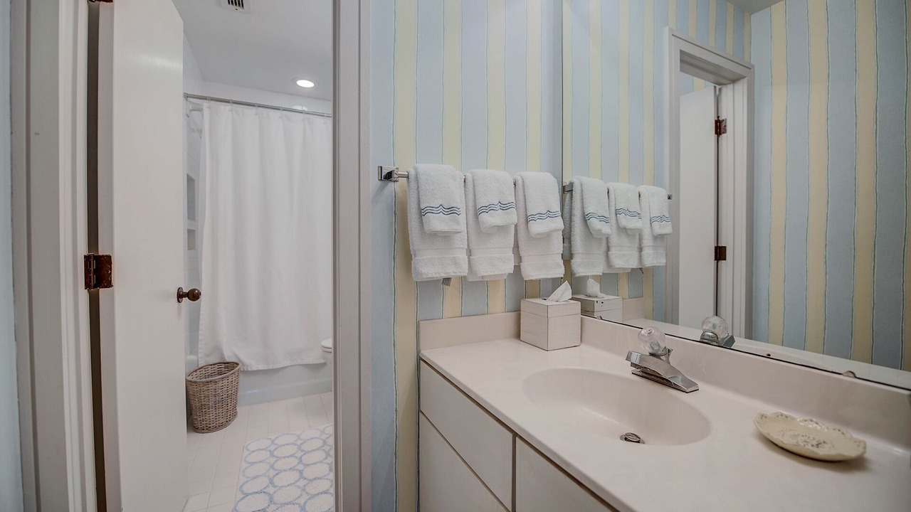 Photo of Bathroom in Debordieu Colony