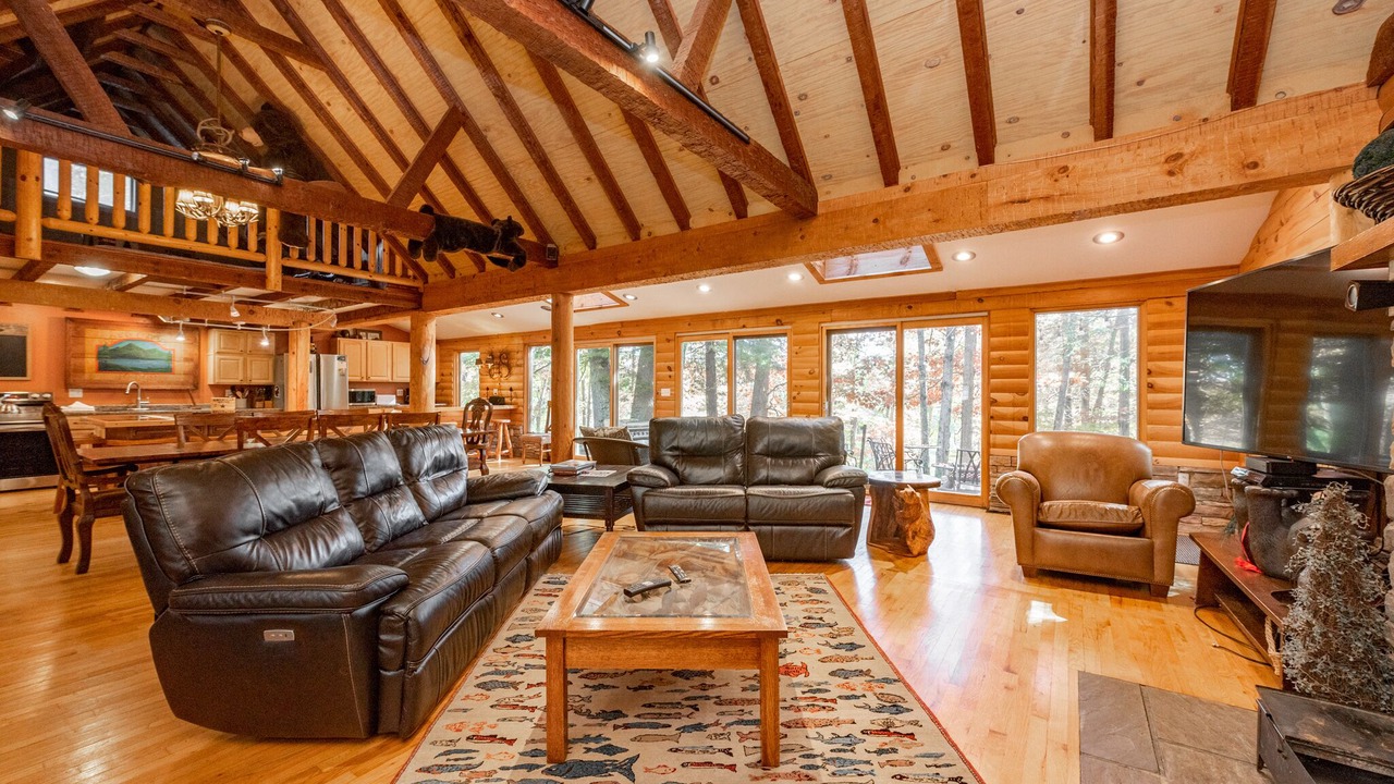 Photo of Livingroom in North Glade Hills