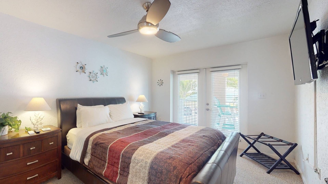 Photo of Bedroom in Pass-a-Grille Historic District