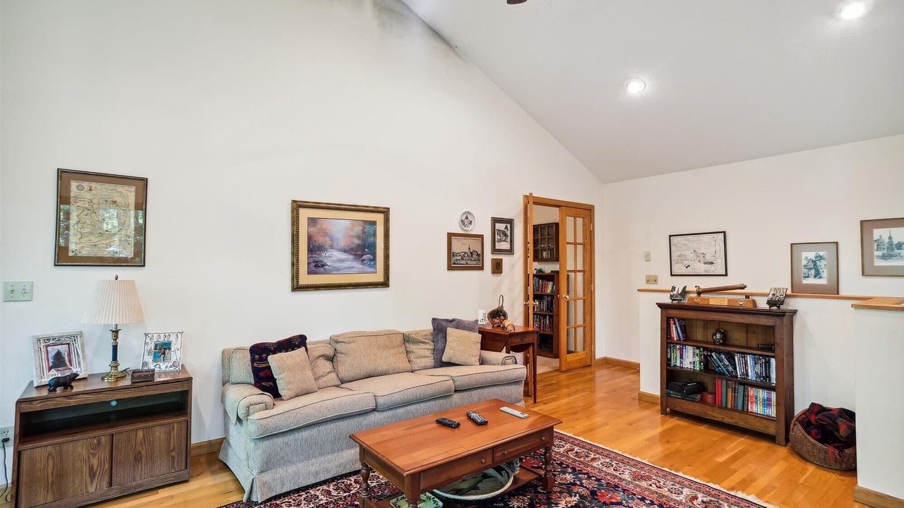 Photo of Livingroom in Old Timberline