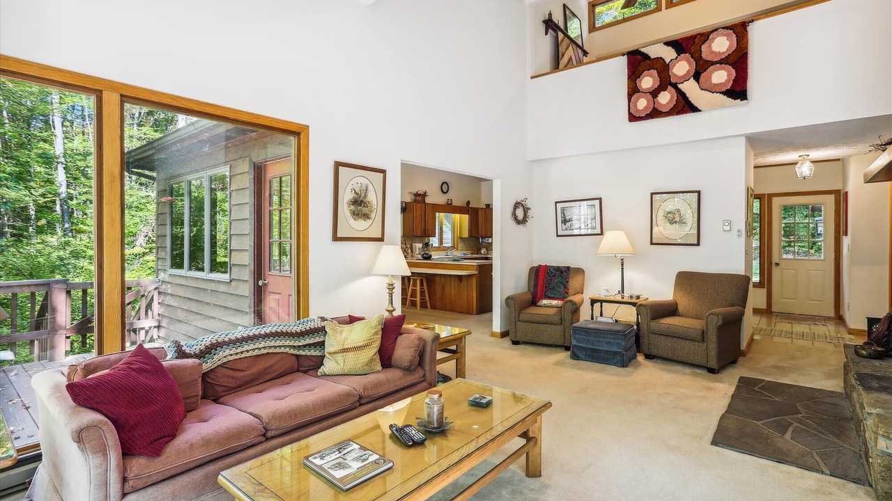 Photo of Livingroom in Old Timberline