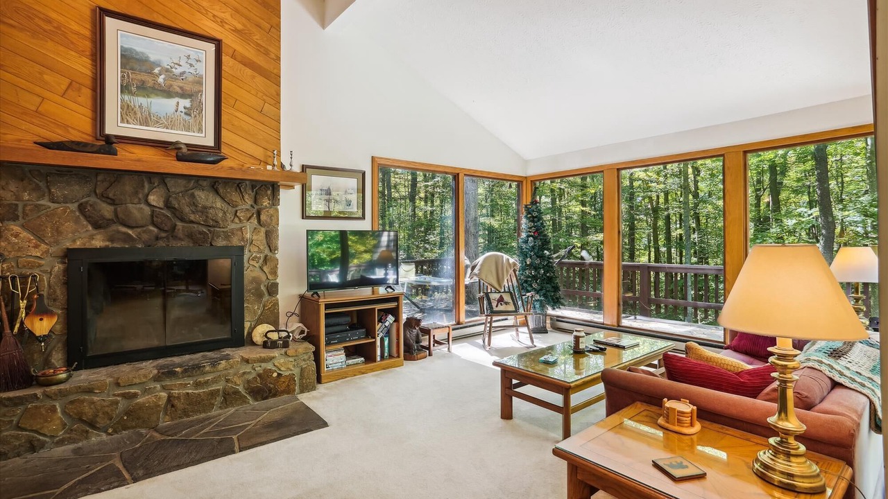 Photo of Livingroom in Old Timberline
