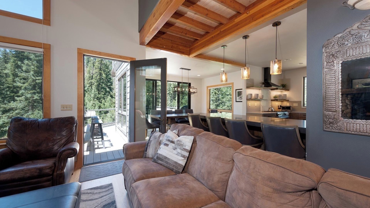 Photo of Livingroom in Columbine Lake