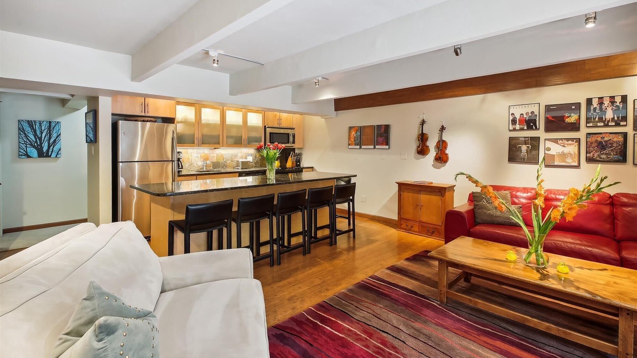 Photo of Livingroom in Downtown