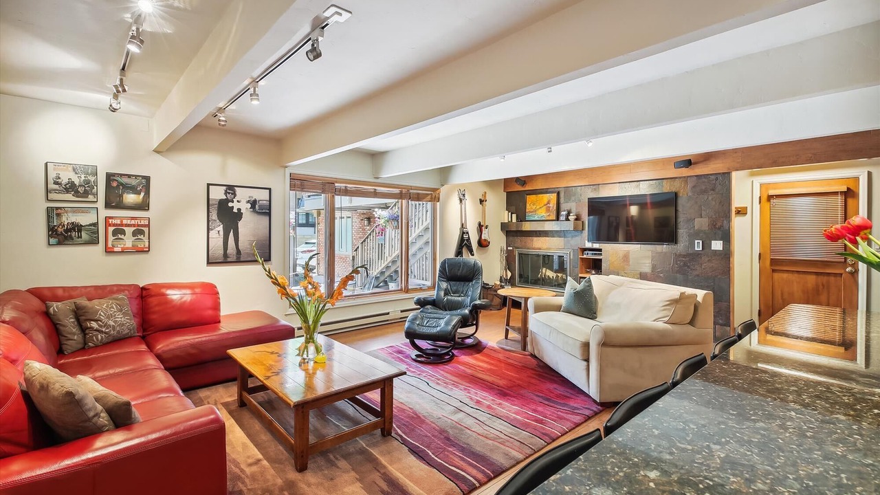 Photo of Livingroom in Downtown
