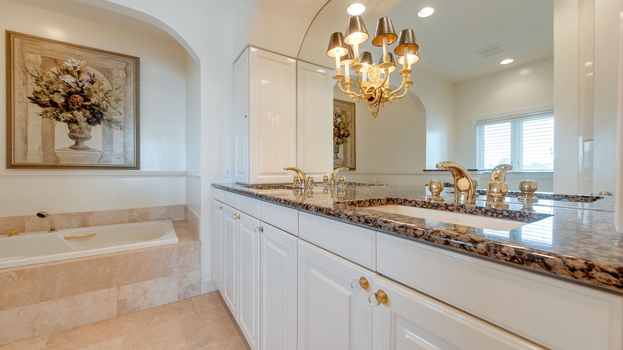 Photo of Bathroom in Beach Lagoon