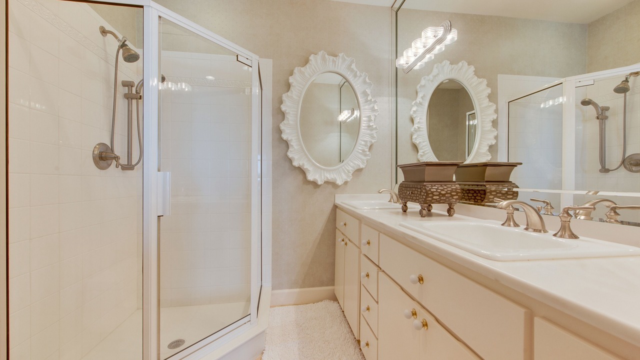 Photo of Bathroom in Beach Lagoon